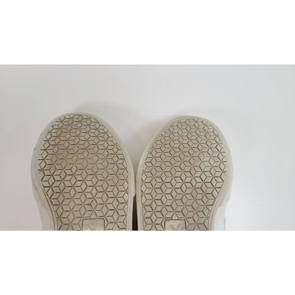 VEJAS CAMPO LEATHER SNEAKERS IN WHITE/GRAY, SZ 5